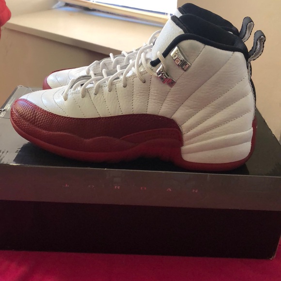 Air Jordan 12 - Picture 4 of 7